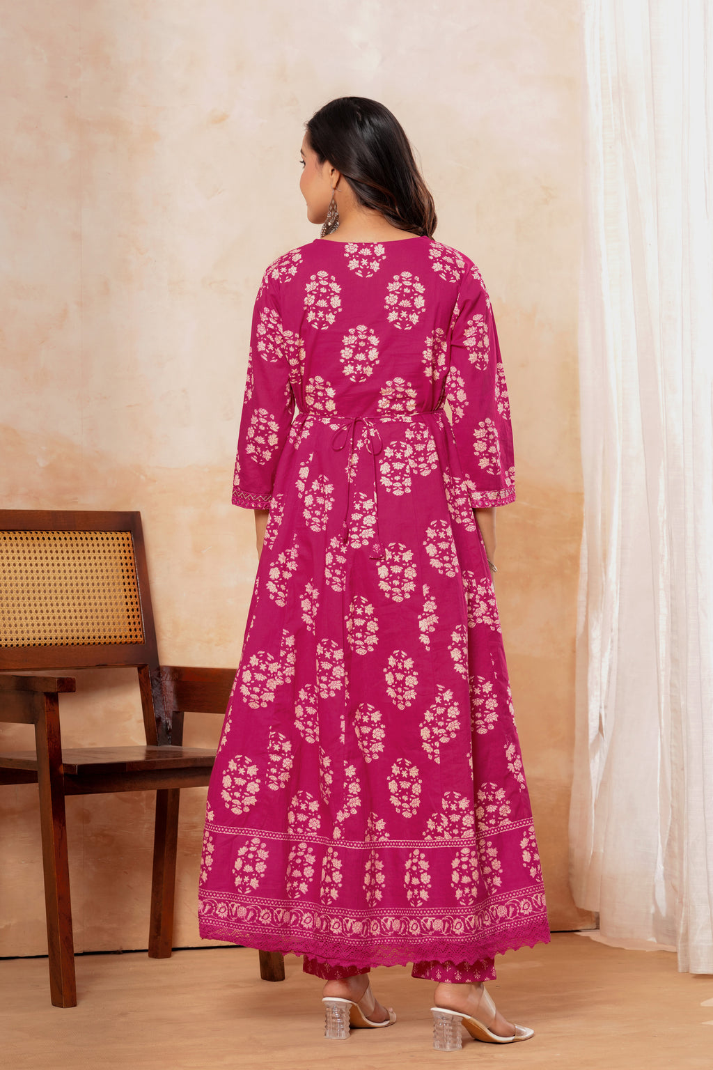Women pink Printed Kurta Set with printed Dupatta