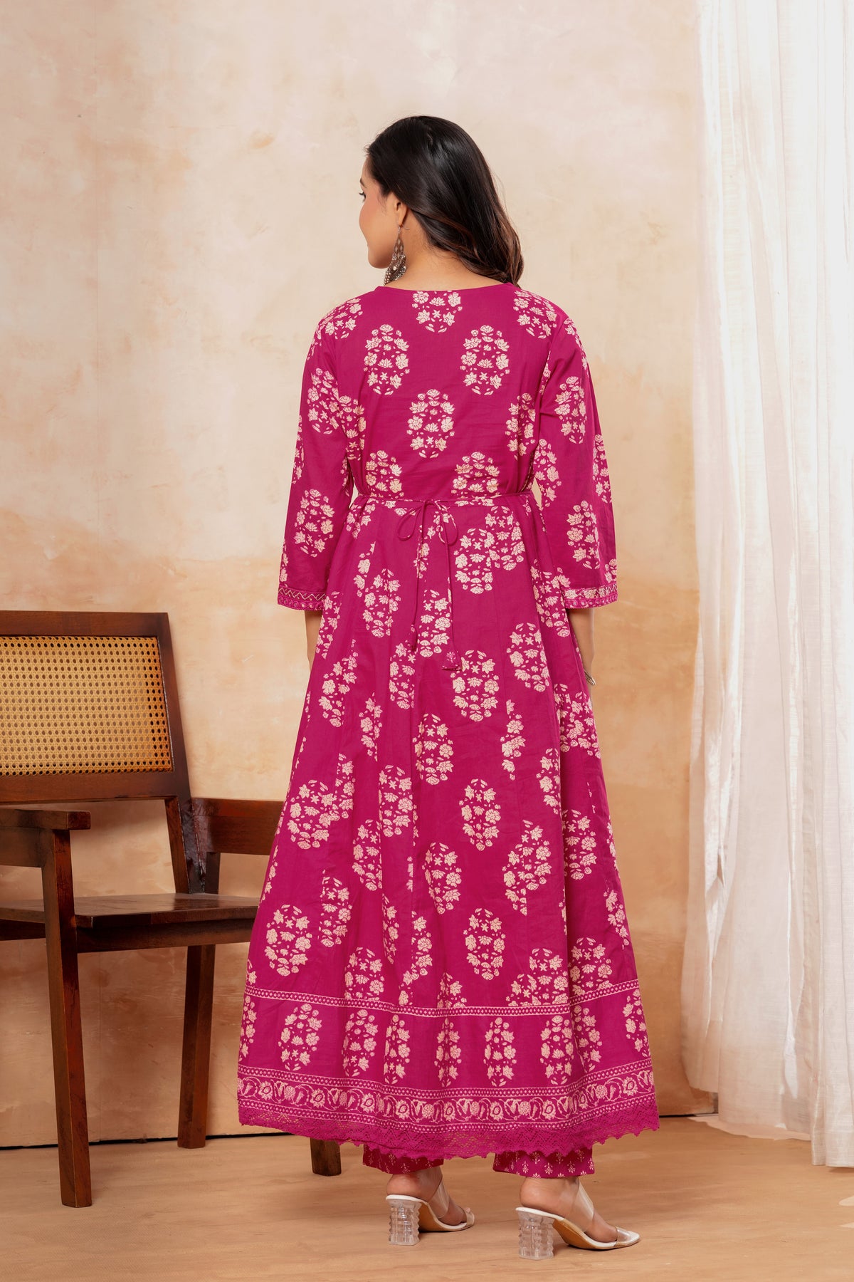Women pink Printed Kurta Set with printed Dupatta