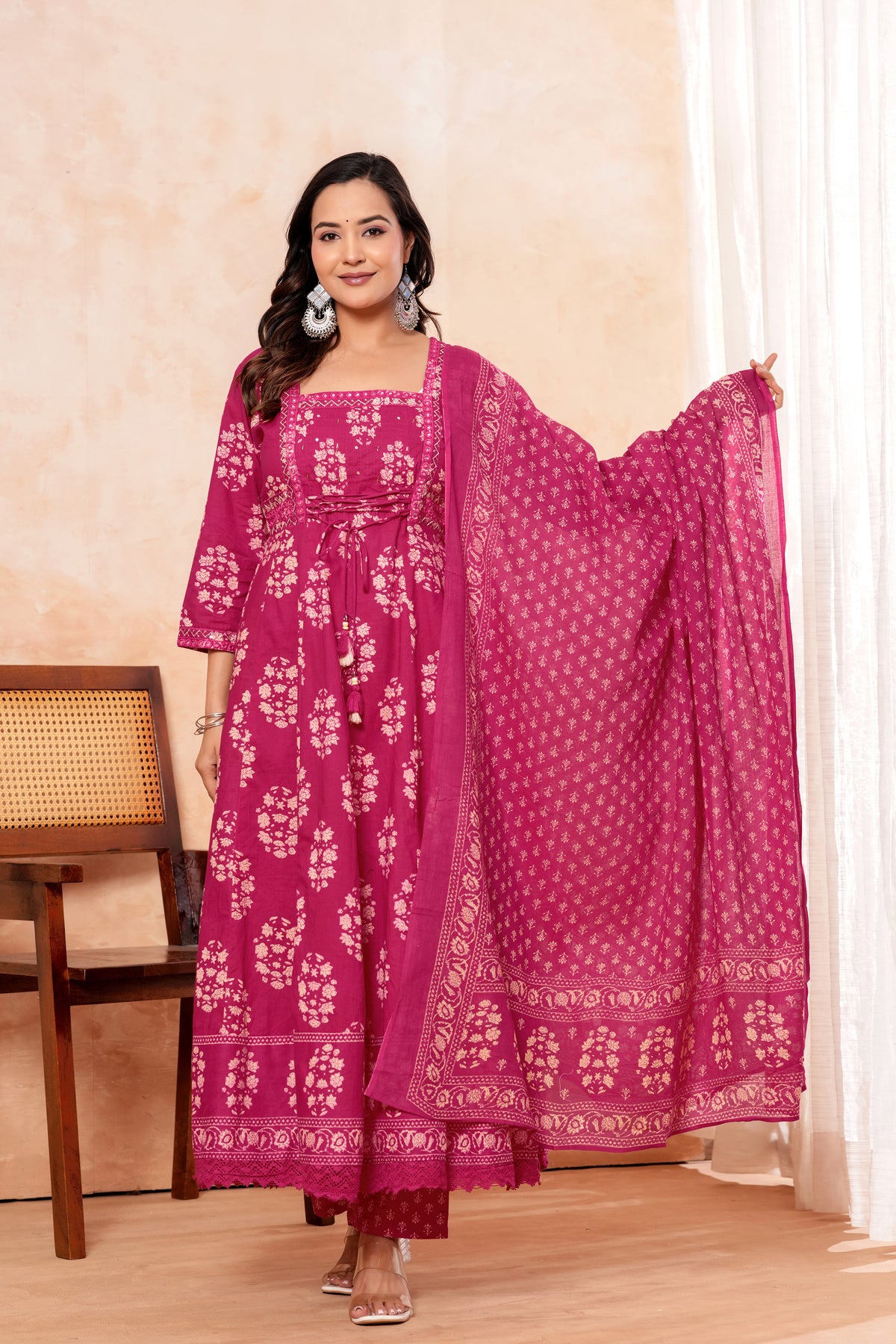 Women pink Printed Kurta Set with printed Dupatta