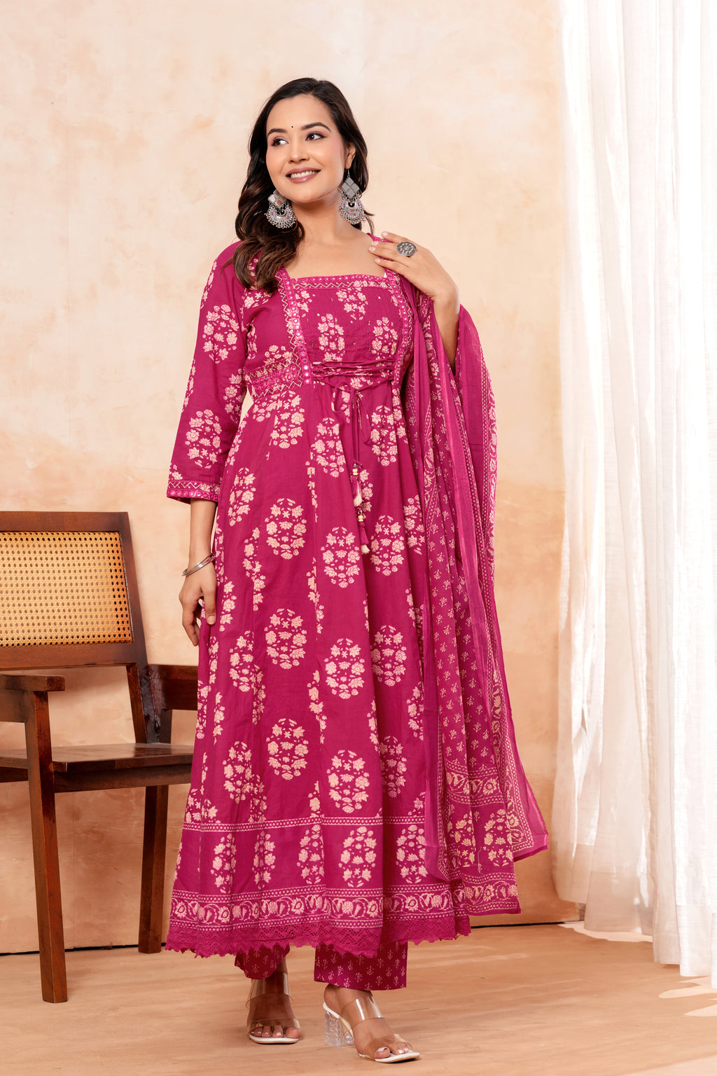 Women pink Printed Kurta Set with printed Dupatta
