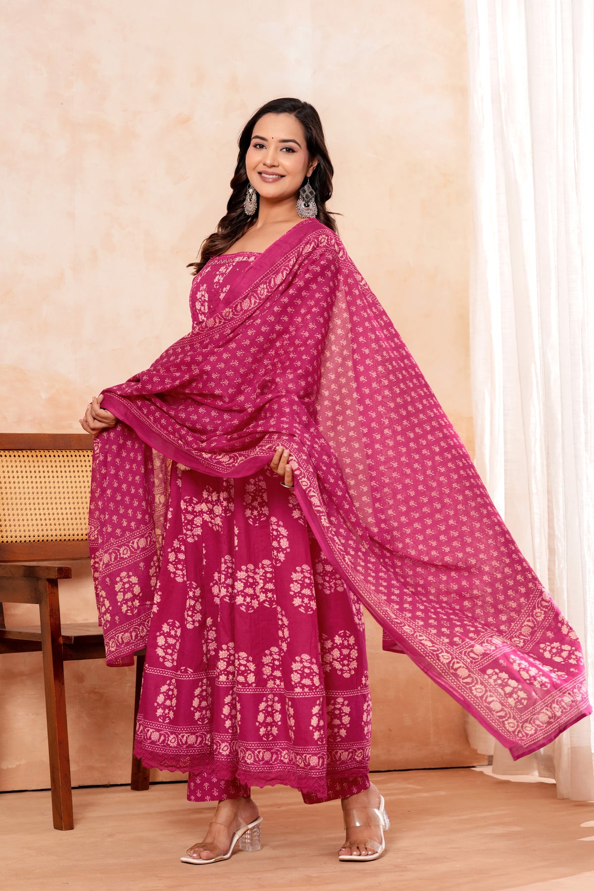 Women pink Printed Kurta Set with printed Dupatta