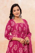 Women pink Printed Kurta Set with printed Dupatta