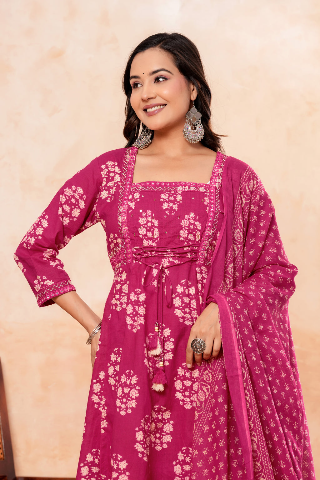 Women pink Printed Kurta Set with printed Dupatta