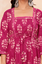 Women pink Printed Kurta Set with printed Dupatta